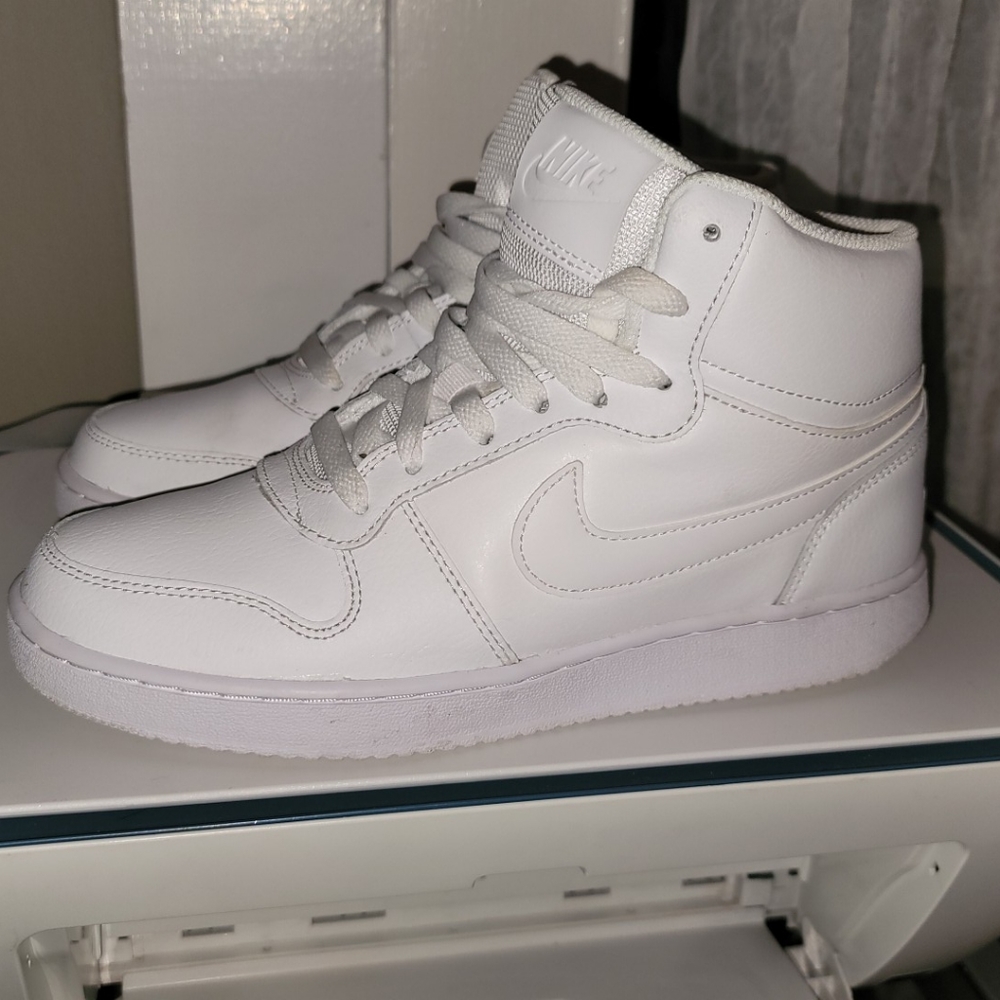 Womans nikes - Picture 2 of 4